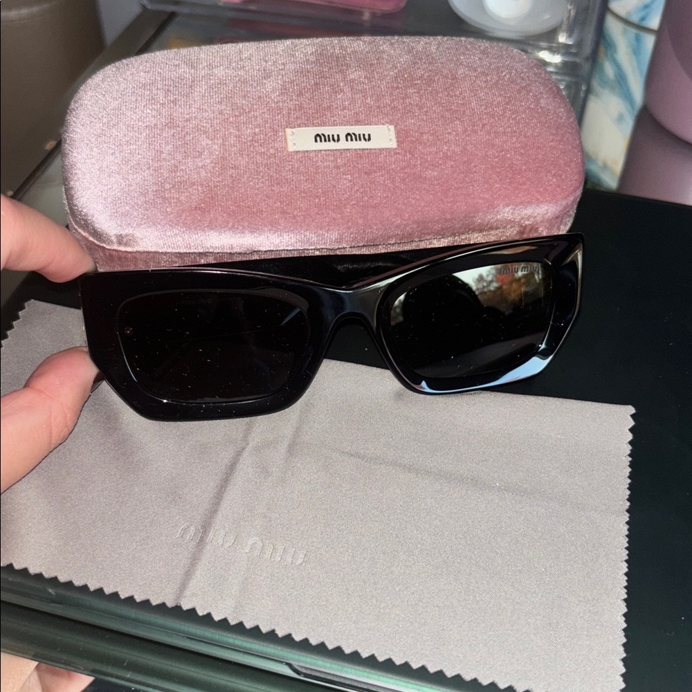 Miu Miu Glimpse Sunglasses SMU09W - Picture 8 of 9